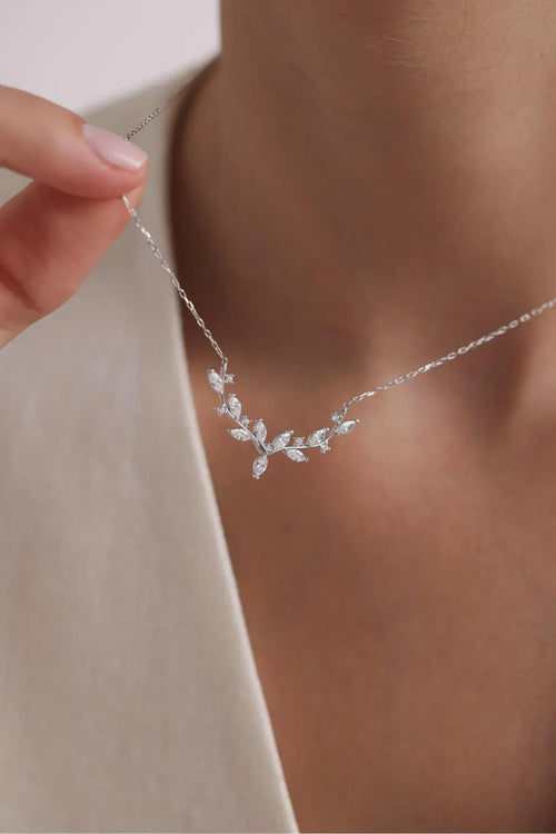 925 Collar de plata de ley con colgante chapado en rodio, joyería inspirada en la naturaleza.