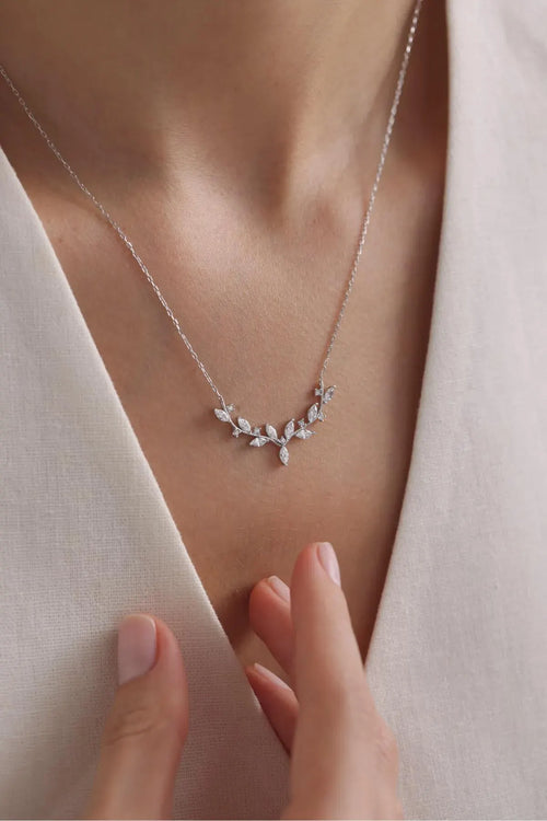 925 Collar de plata de ley con colgante chapado en rodio, joyería inspirada en la naturaleza.